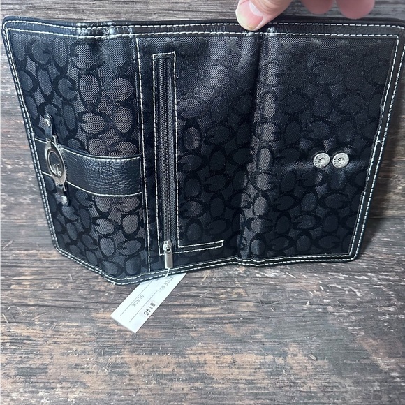 GU3SS Black Women's Wallet NWT - Picture 2 of 6